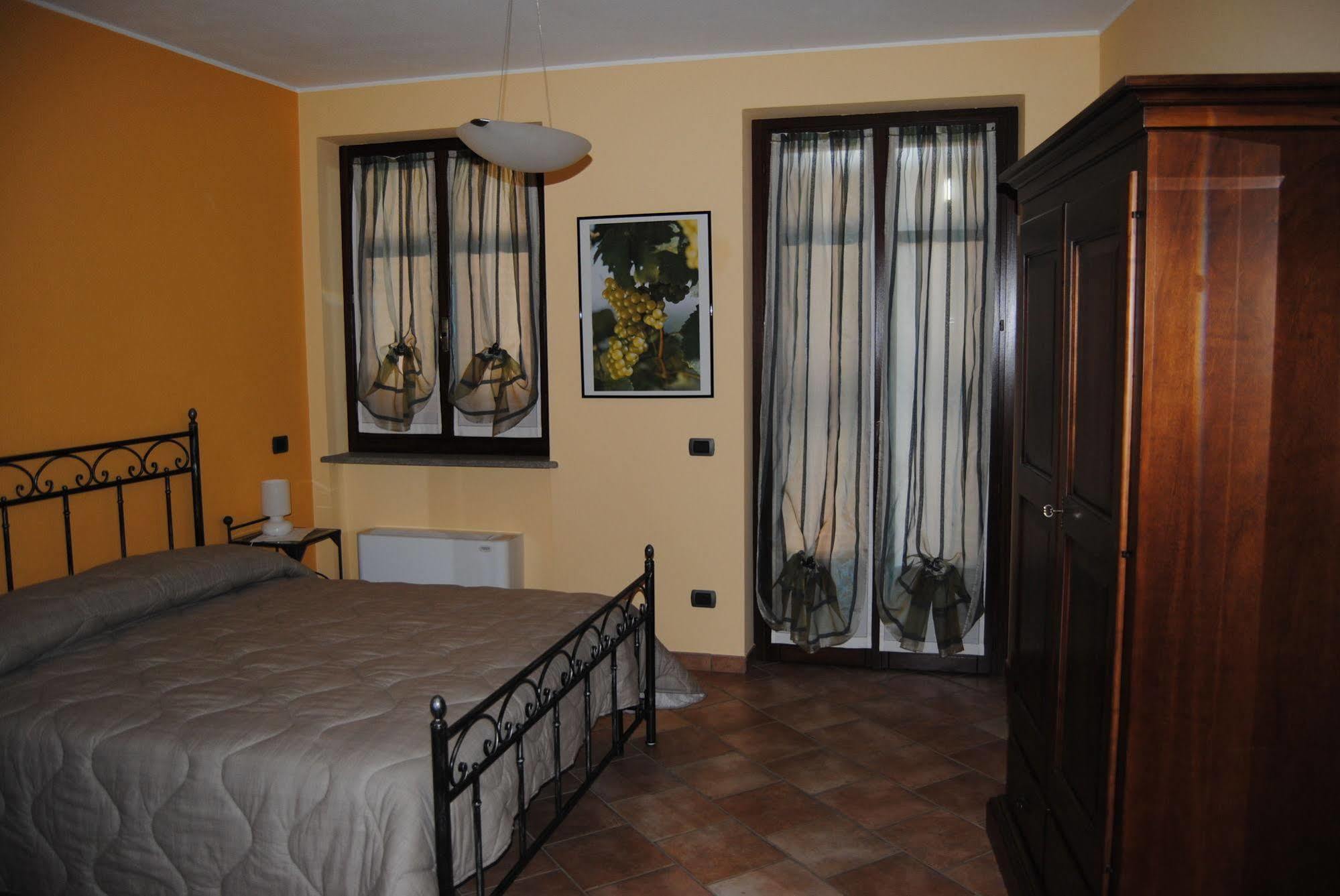 Agriturismo I Grappoli سيرالونغا دو ألبا المظهر الخارجي الصورة