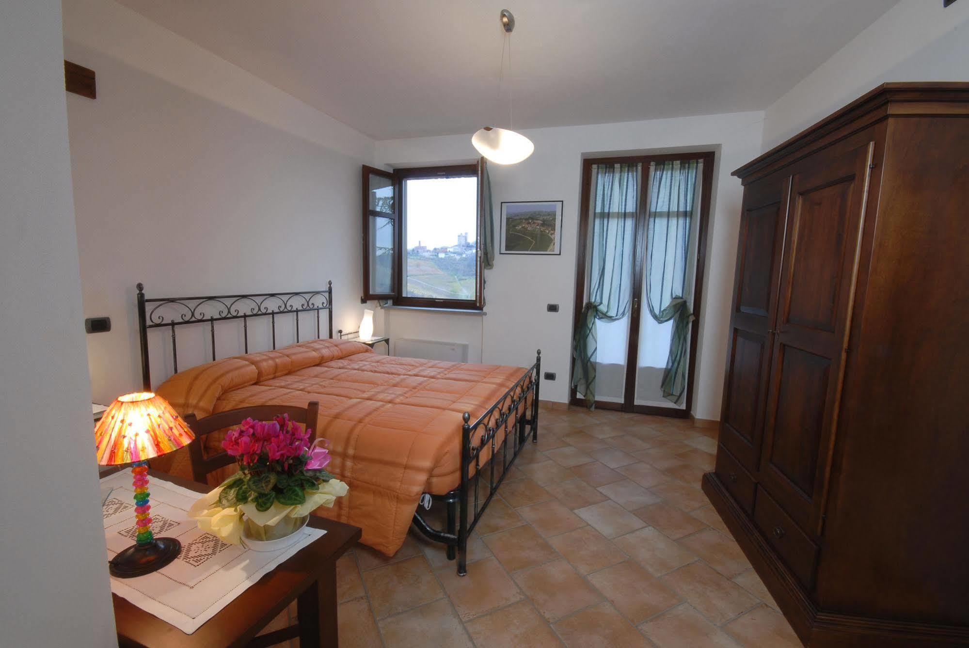 Agriturismo I Grappoli سيرالونغا دو ألبا المظهر الخارجي الصورة